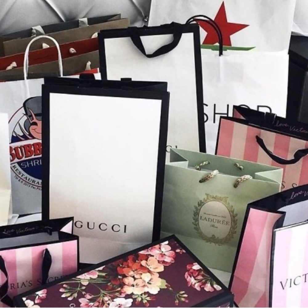 ✨Meet your Posher✨ & don’t be afraid to make an offer, everything is negotiable!